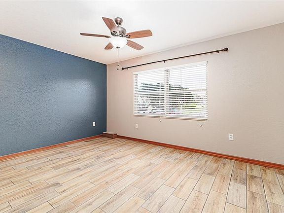 4th image of 1920 E Edgewood Dr E APT R3