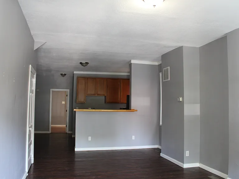 4261 Russell Blvd — Photo 8
