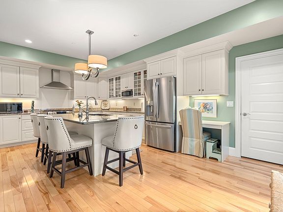 2nd image of 39 Backriver Rd Unit 39