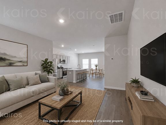 3rd image of 2407 Banyon Cir