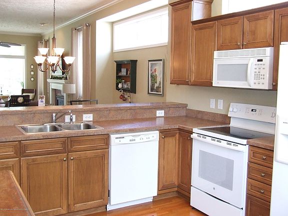 2nd image of 10812 Canterbury Ln