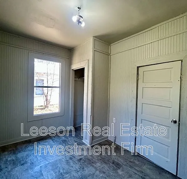 2544 Dupont St — Photo 11