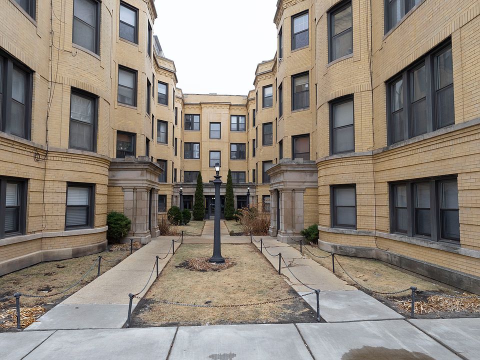 1st image of 3921 N Pine Grove Ave APT 1E