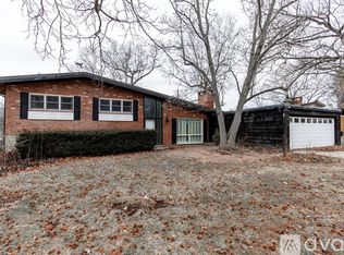 2209 Cleek Ct, Saint Louis, MO 63131