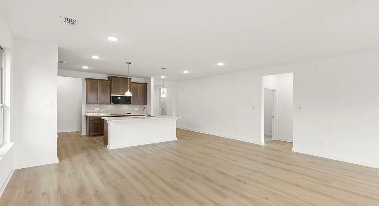 4 bed, 2186 sqft, $2,850 — Photo 4