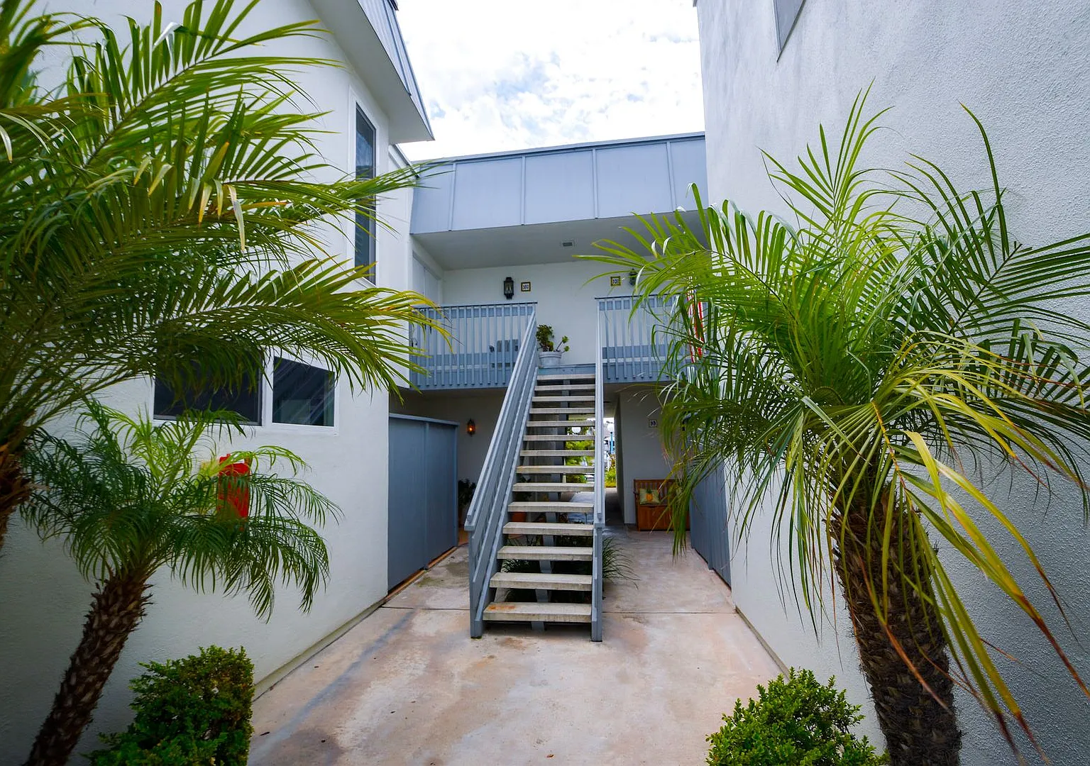 102 Antigua Ct — Photo 2