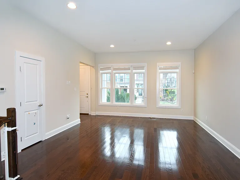 346 Osona Ln — Photo 7