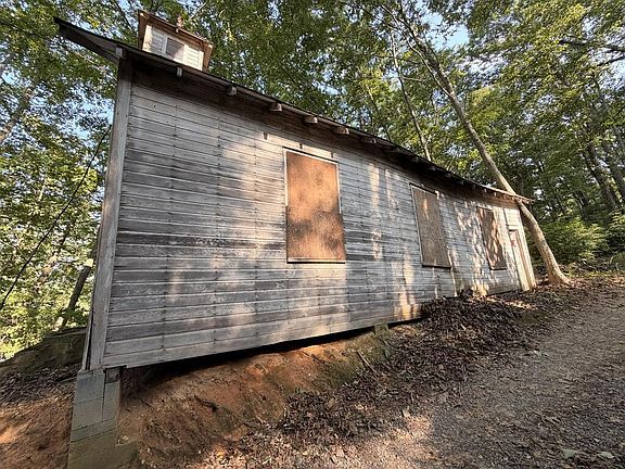 3rd image of 25 Sawmill Holler Rd