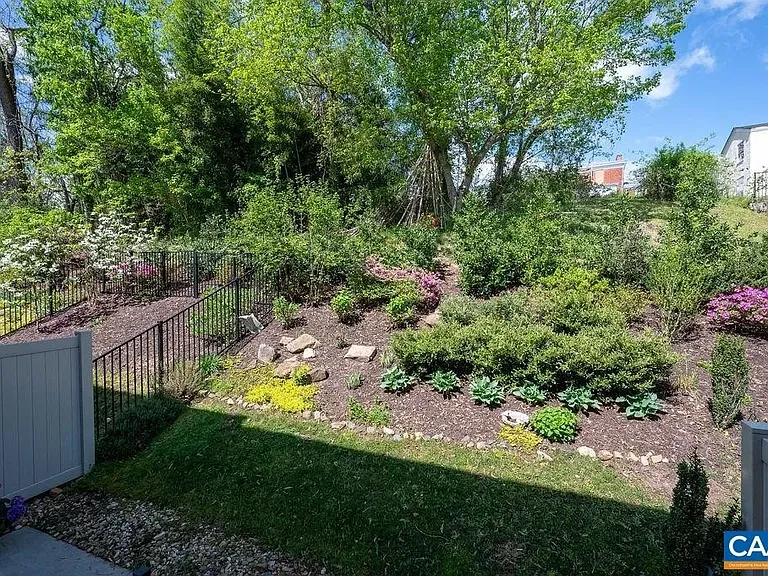 119 Roades Ct — Photo 7