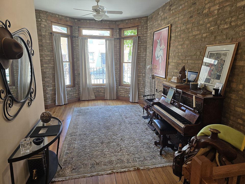 1st image of 1527 W Augusta Blvd #1