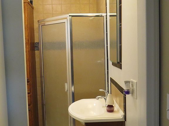 5th image of 1599 N Raymond Ave APT 7