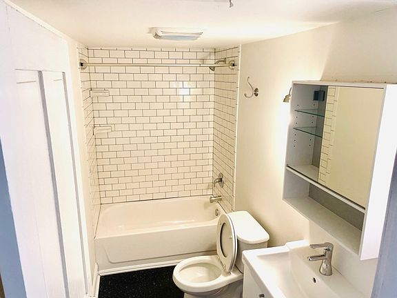 5th image of 310 E Girard Ave #2