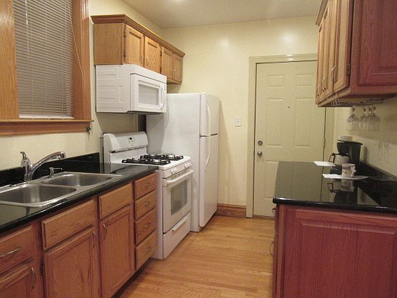 5th image of 6757 N Artesian Ave #1F