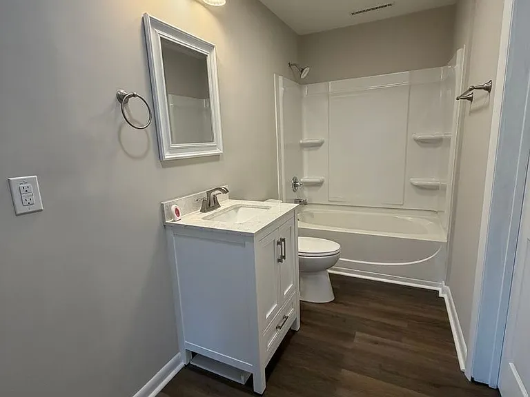 228 College Dr — Photo 21