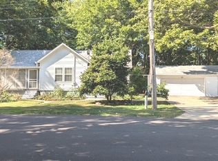 817 Chestnut Ave, Dixon, IL 61021