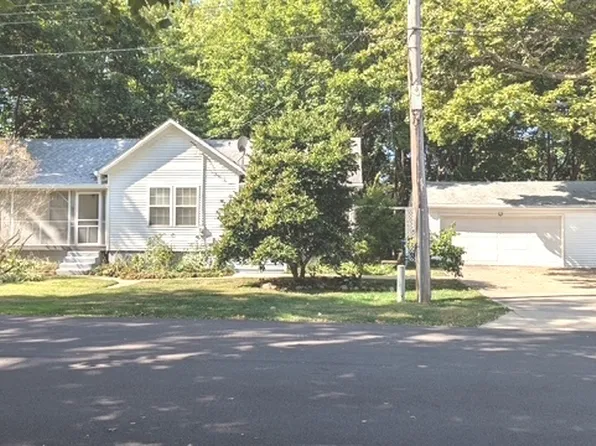 817 Chestnut Ave, Dixon, IL 61021