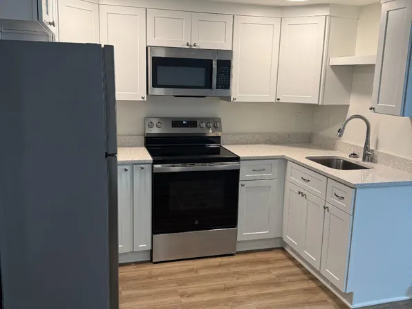 380 Broadview Ave APT 5, Warrenton, VA 20186