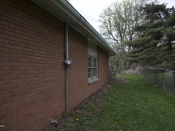 5th image of 18 Bonita Dr