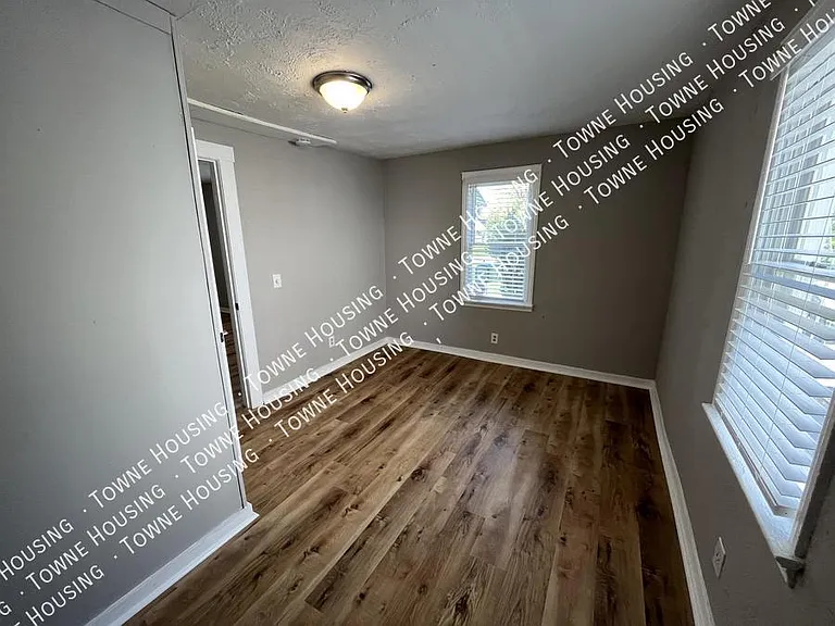 80 Charlotte St #1 — Photo 6