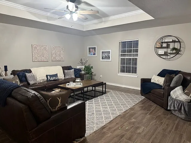 3 bed, 1921 sqft, $2,250 — Photo 3