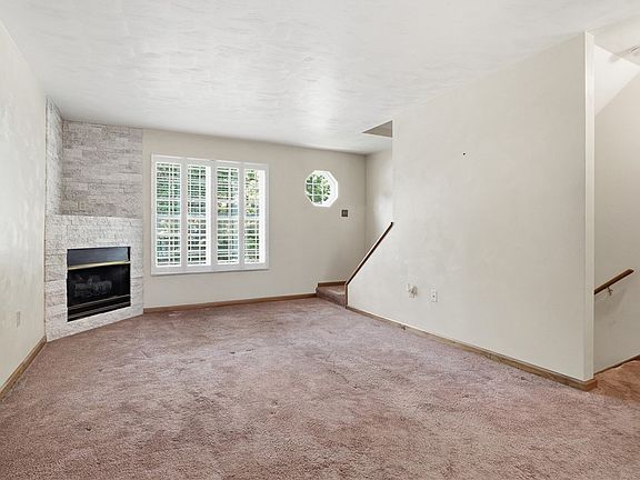 3rd image of 822 Mount Pleasant Rd