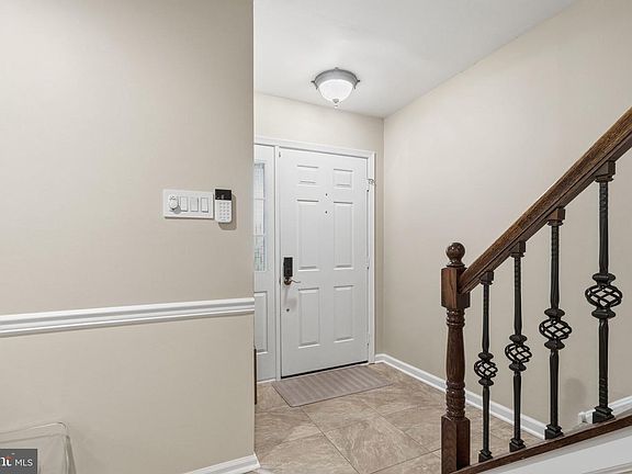 5th image of 5 Locust Ln