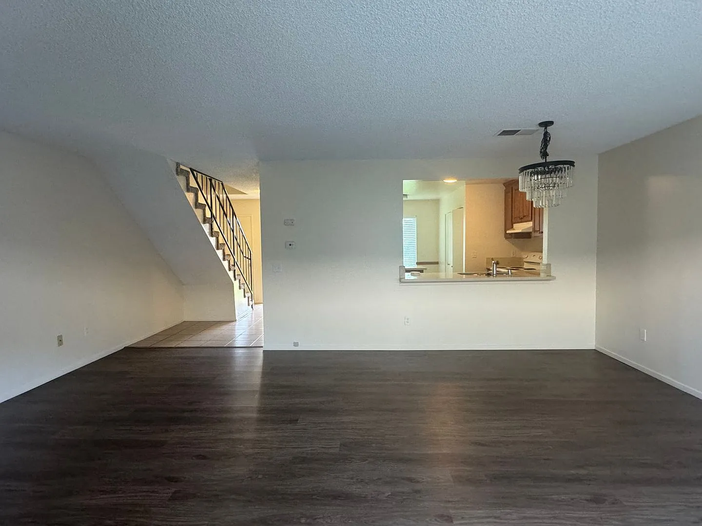 3 bedroom 2 bathroom Condo in Riverside — Photo 3