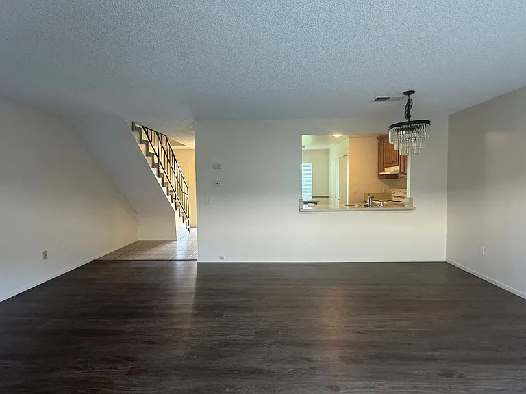 4722 Knickerbocker Ln — Photo 3