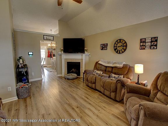 4th image of 9863 Tremont Dr