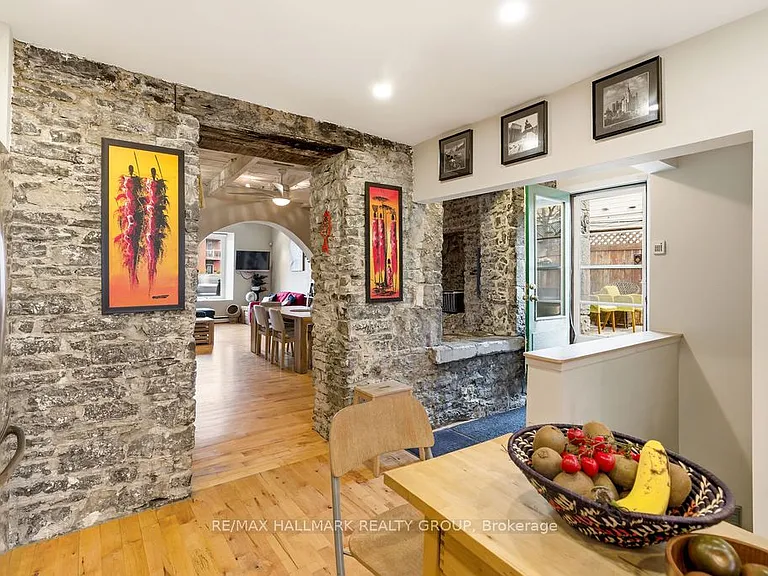 176 King Edward Ave — Photo 21