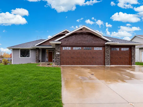 1687 Valley Quail Dr, River Falls, WI 54022