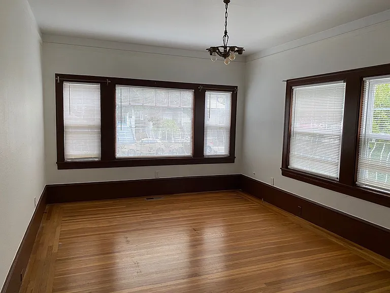 45th Street-1039 — Photo 3