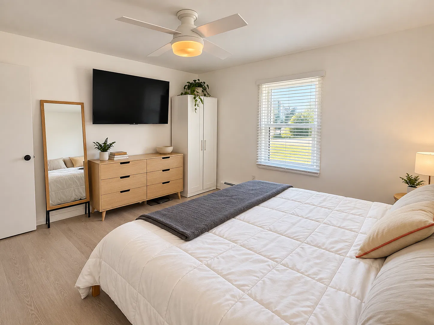 3 bed, 900 sqft, $2,800 — Photo 4