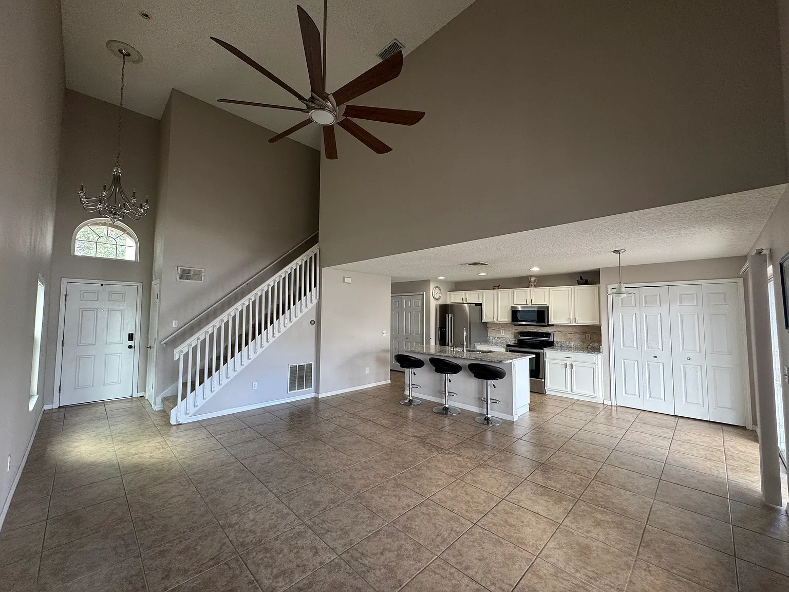 3 bed, 2.5 bath, 1345 sqft, $2,300 — Photo 4