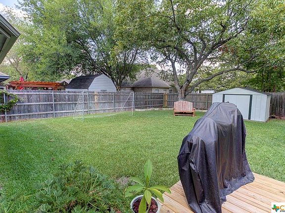 5th image of 1221 Camellia Ln