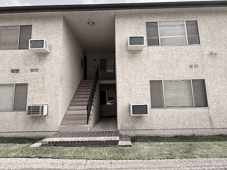 270 W Elmwood Ave #G — Photo 10
