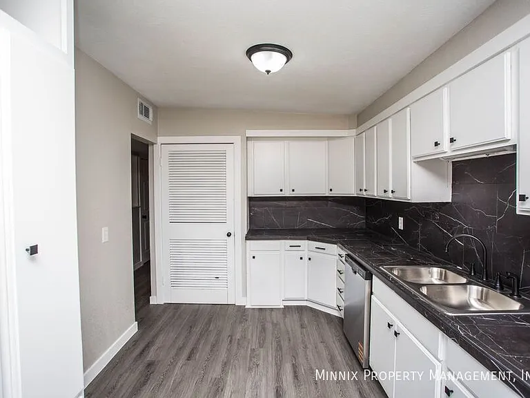 2725 63rd St #1 — Photo 2