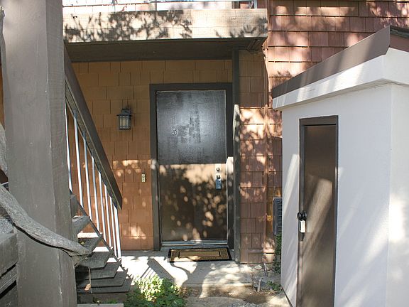 2nd image of 820 Woodside Ln E Unit 5