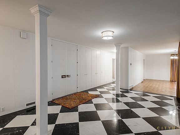 2nd image of 2285 E Cottonwood Cir
