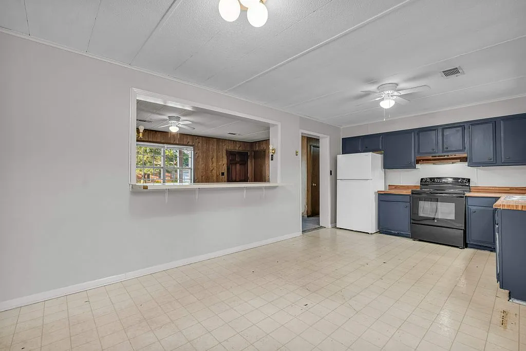 3 bed, 1317 sqft, $1,195 — Photo 2