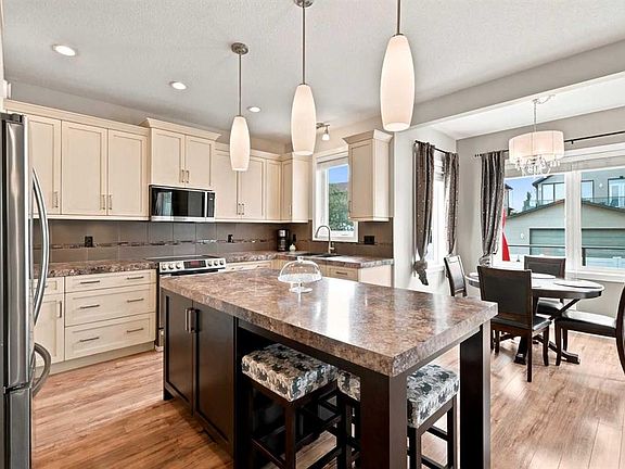 4th image of 115 E Stephenson Cres