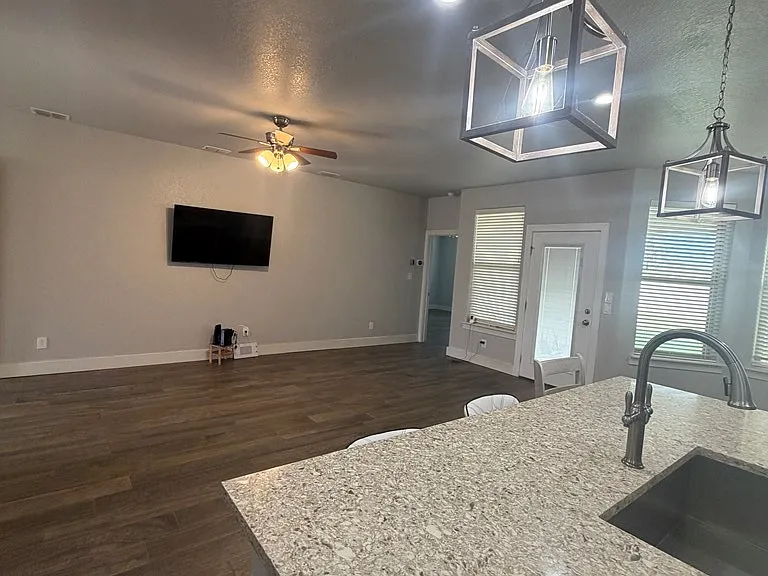 2408 Birkdale Ln — Photo 3