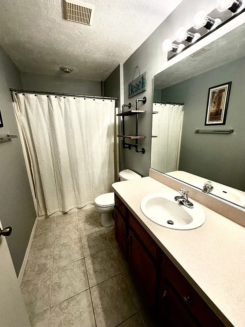 The Villages 2/2 Single Family Home, Fully Furnished or Unfurnished! — Photo 3