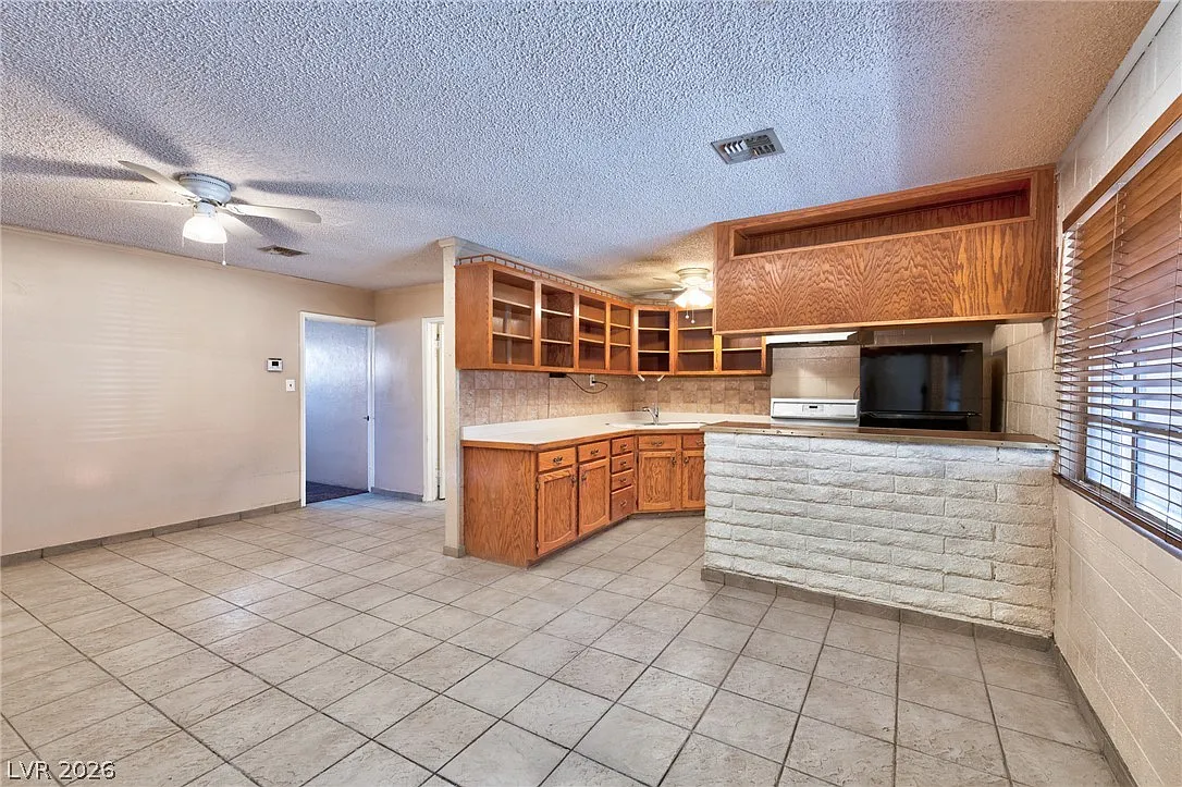 2 bed, 1.0 bath, 1025 sqft, $1,500 — Photo 4