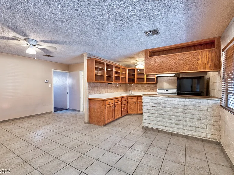 1816 Merze Ave — Photo 4