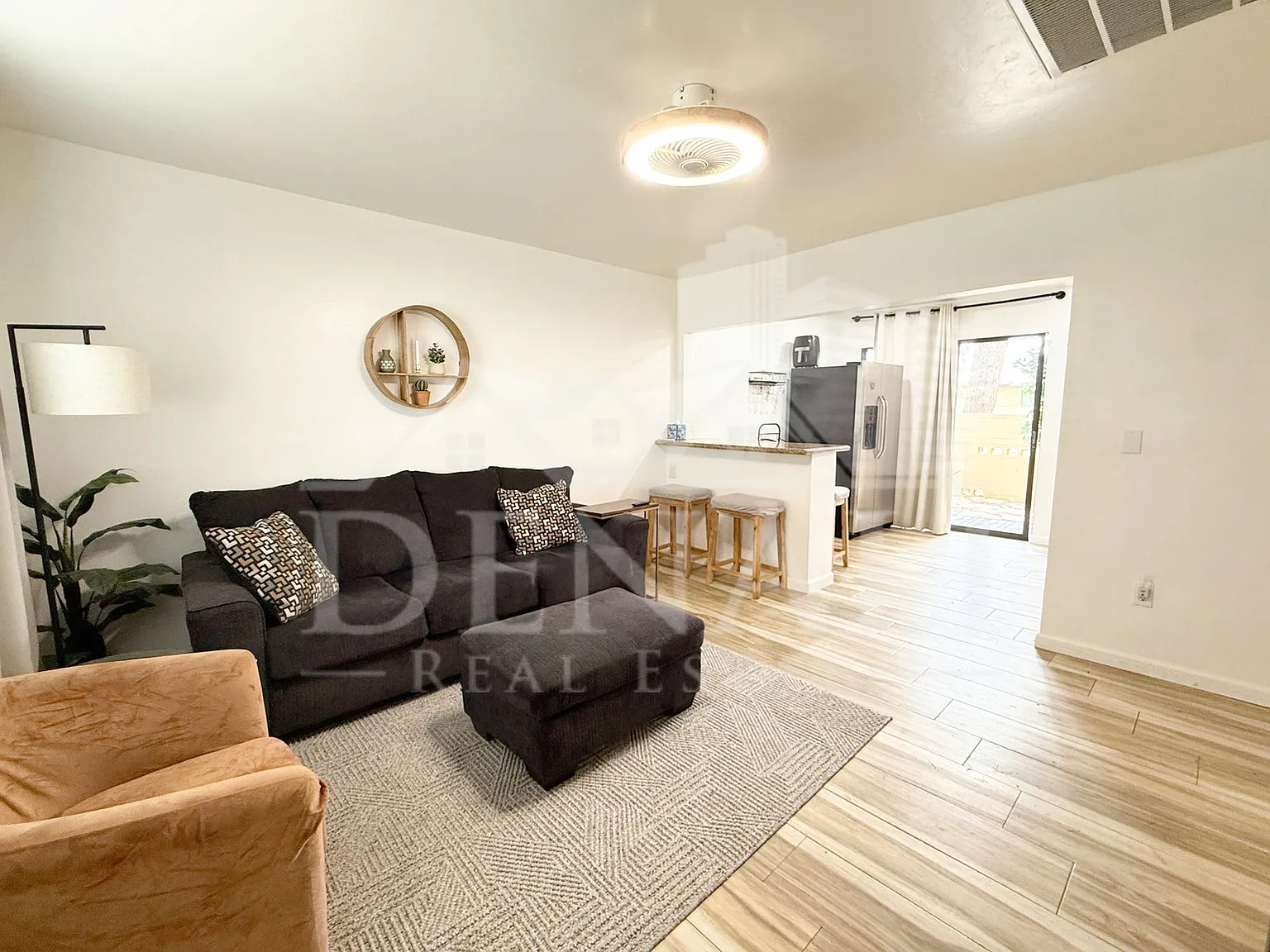 2 bed, 1.0 bath, 720 sqft, $1,295 — Photo 3