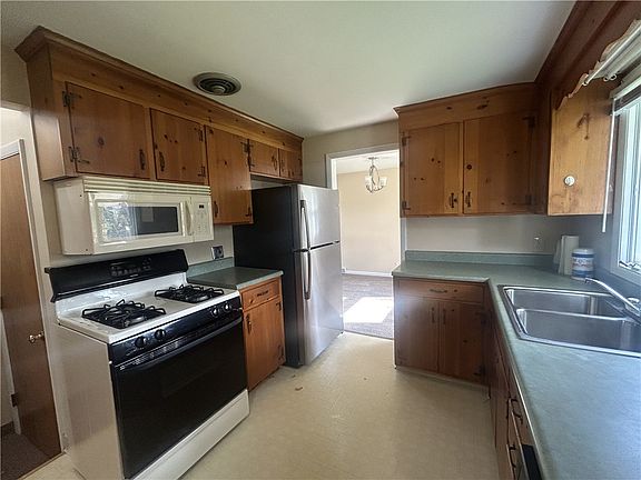 5th image of 99 Howedale Dr