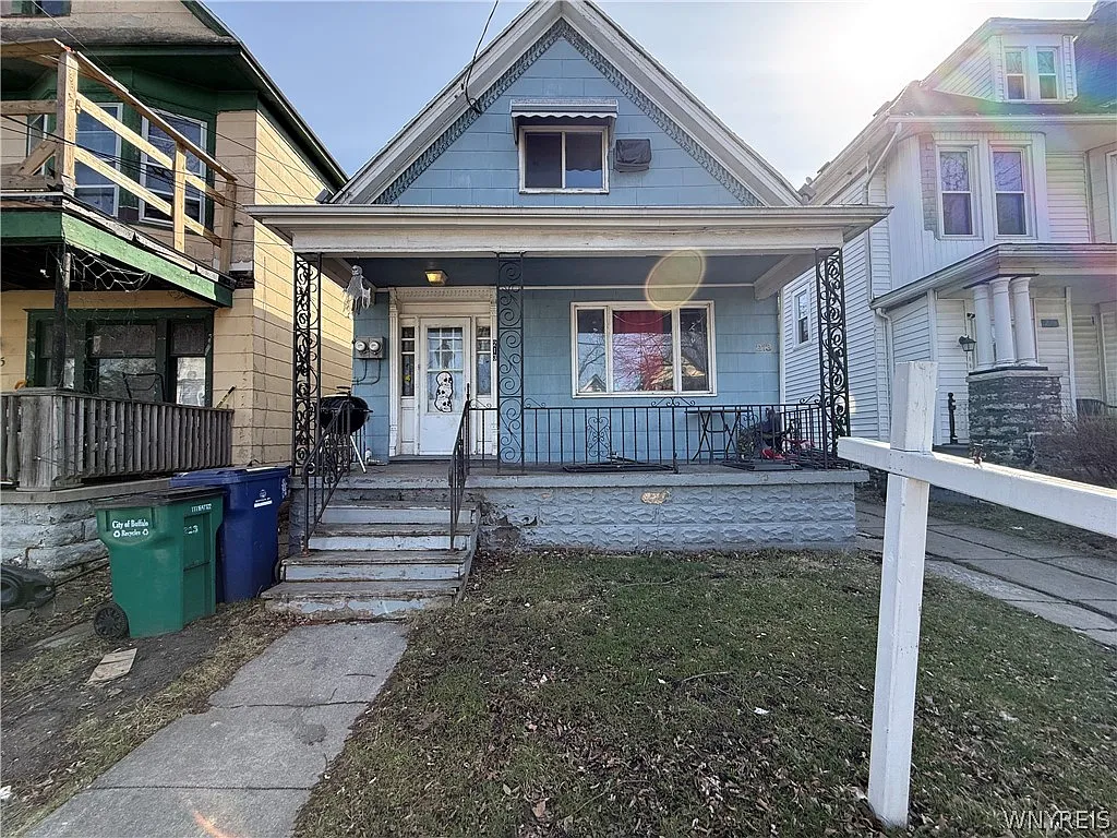 213 Benzinger St photo 1