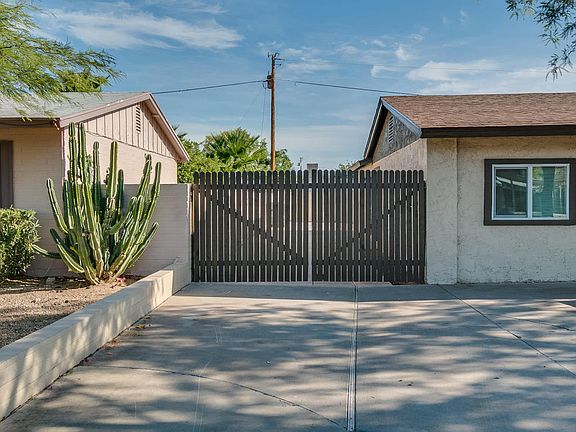 4th image of 2220 E Claire Dr
