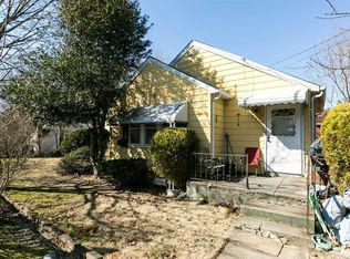 362 E Hoffman Ave, Lindenhurst, NY